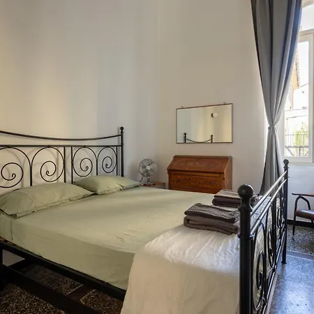 C-44 Historic Stairway Authentic Charming With Aircon In Historic Building Up To 6ppl Newly Renovated Daire