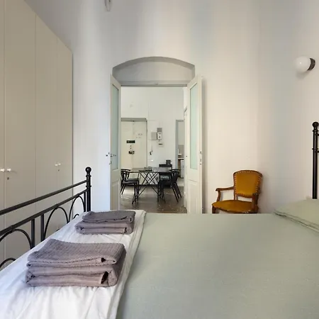 C-44 Historic Stairway Authentic Charming With Aircon In Historic Building Up To 6ppl Newly Renovated * La Spezia