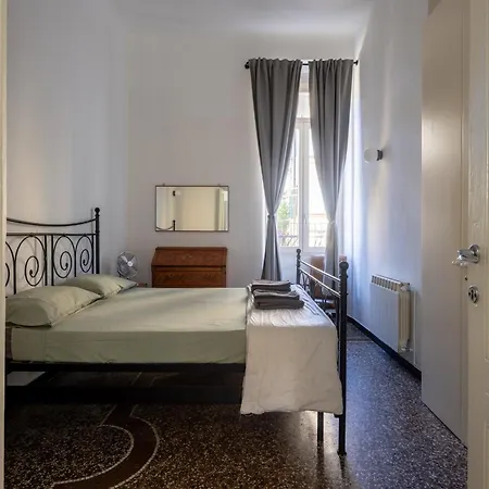 C-44 Historic Stairway Authentic Charming With Aircon In Historic Building Up To 6ppl Newly Renovated *