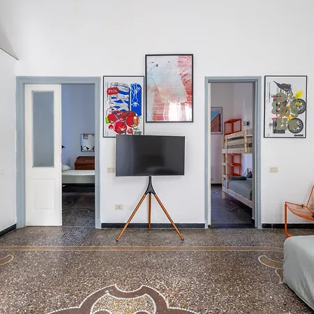 Apartman C44 Historic Stairway Authentic Charming With Aircon In Historic Building Up To 6ppl Newly Renovated La Spezia