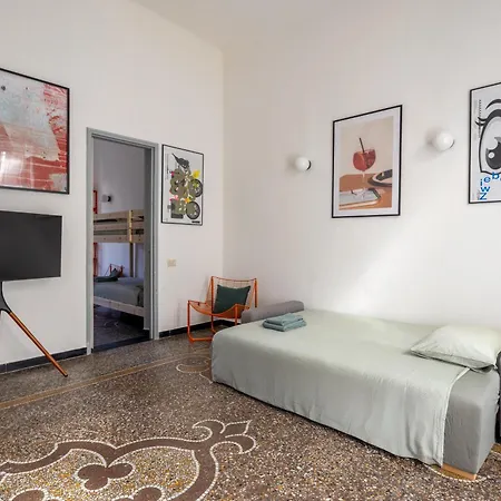 C44 Historic Stairway Authentic Charming With Aircon In Historic Building Up To 6ppl Newly Renovated